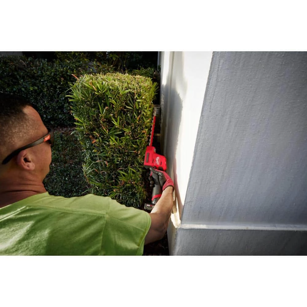 Milwaukee M12 FUEL 8 in. 12V Lithium-Ion Brushless Cordless Hedge Trimmer Kit with 6.0Ah and 4.0Ah Battery and Charger 14 Milwaukee M12 FUEL 8 in. 12V Lithium-Ion Brushless Cordless Hedge Trimmer Kit with 6.0Ah and 4.0Ah Battery and Charger - Image 12